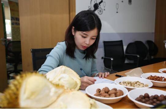 娱乐吃瓜酱试吃员,揭秘美食背后的娱乐故事